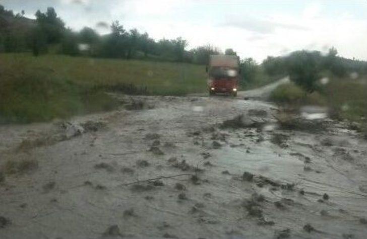 Dursunbey’de Yağmur Heyelanlara Sebep Oldu G2