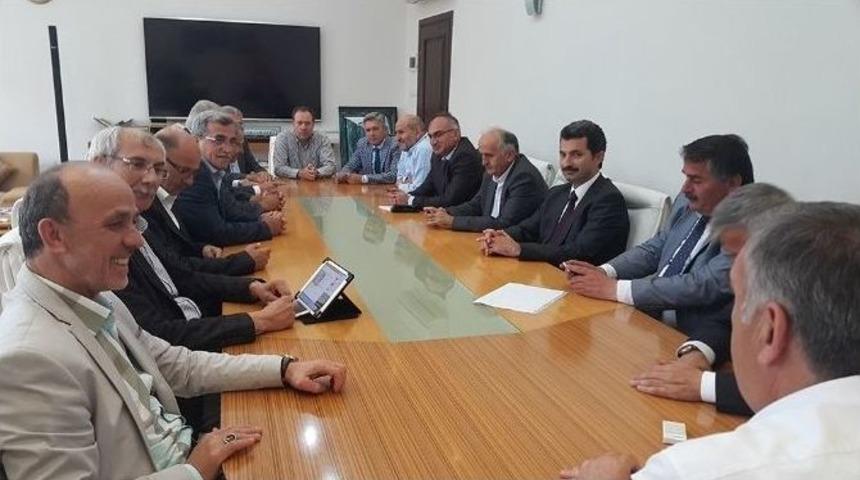 Başkan Zeki To&ccedil;oğlu İl&ccedil;e Başkanları İle Bir Araya Geldi