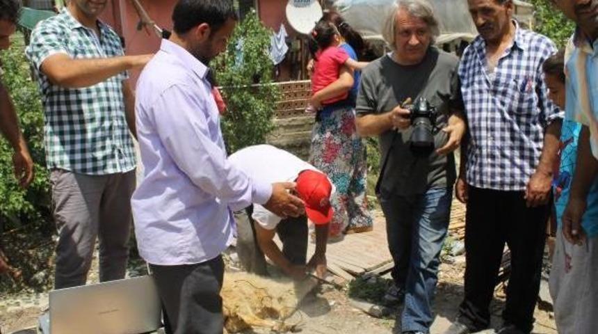 &Uuml;lkenin Ilk Roman Vekili Se&ccedil;ilen Pur&ccedil;u, Kızı 'm&uuml;jde'ye Koştu (2)