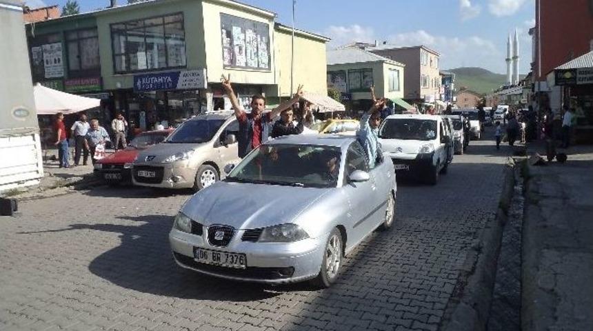 Varto&rsquo;da Sevin&ccedil; G&ouml;sterisi
