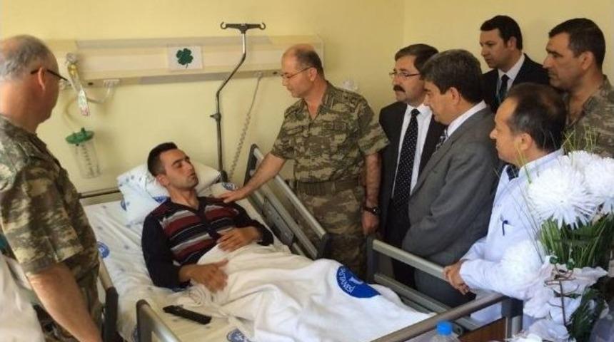 Kaza Yapan Askerlere &rsquo;ge&ccedil;miş Olsun&rsquo; Ziyareti