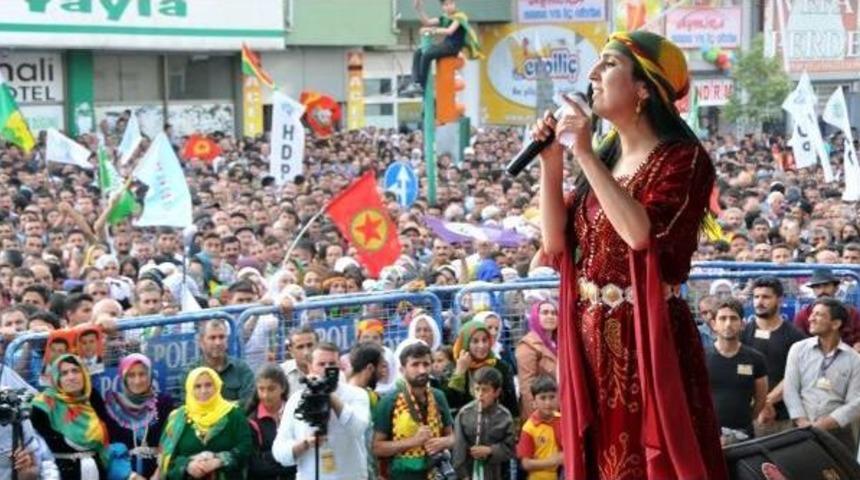 Hdp Van'da Se&ccedil;im Zaferini Kutladı