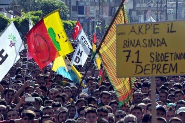 Hdp Van'da Seçim Zaferini Kutladı