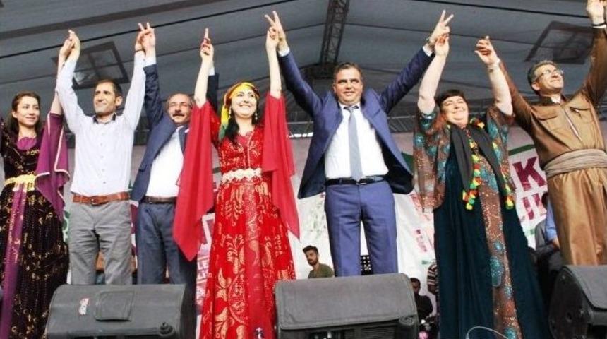Hdp&rsquo;den Se&ccedil;im Kutlaması