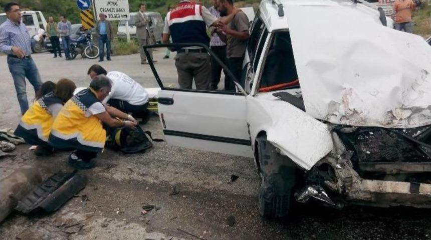 Vin&ccedil; İle Otomobil &Ccedil;arpıştı: 1&rsquo;i Ağır 2 Yaralı