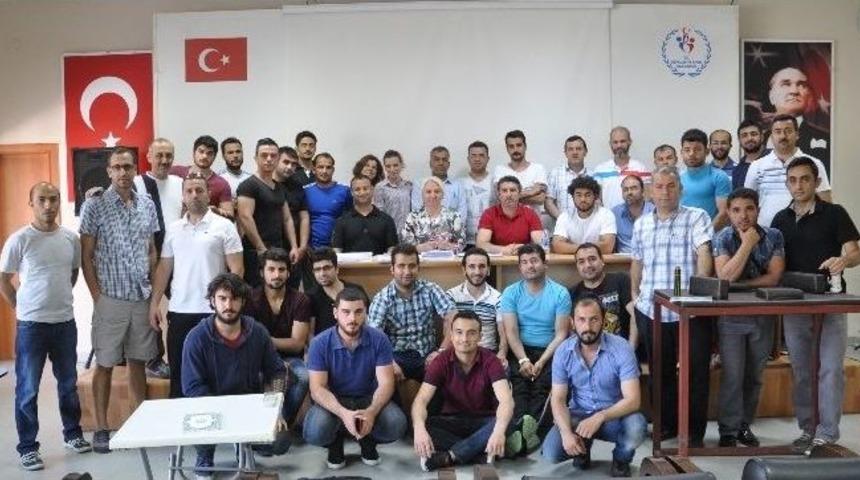Adana&rsquo;da Bilek G&uuml;reşi Aday Hakem Kursu Tamamlandı
