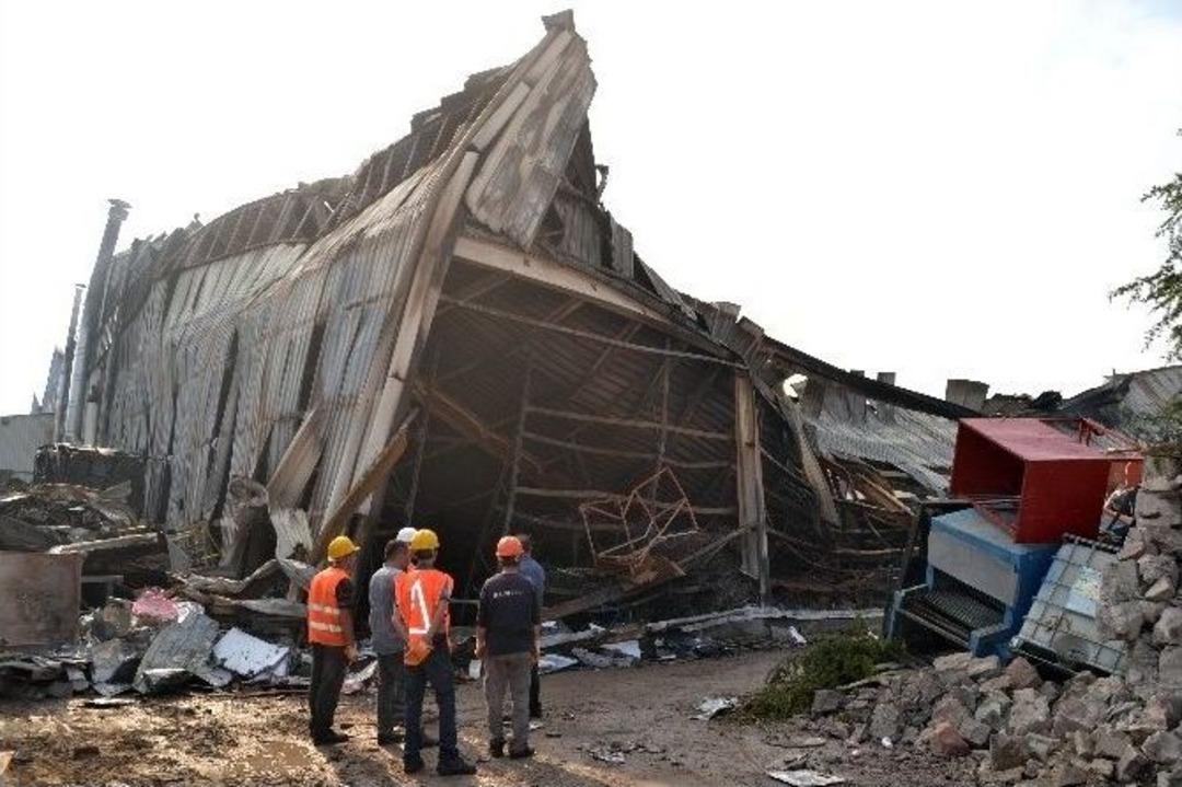 Elektrikli Ev Aletleri &Uuml;reten Fabrikadaki Yangın Sabaha Kadar S&uuml;rd&uuml;