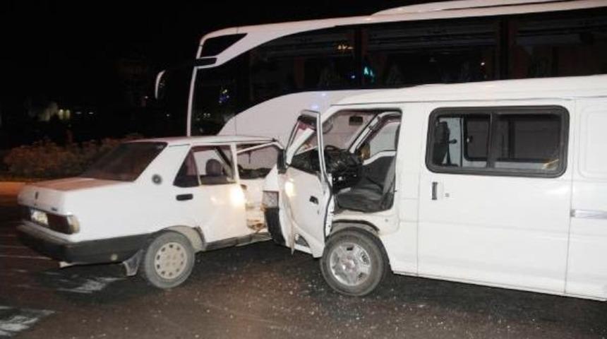 Alkoll&uuml; Emekli Polis S&uuml;r&uuml;c&uuml; Kaza Yaptı: 1 Yaralı