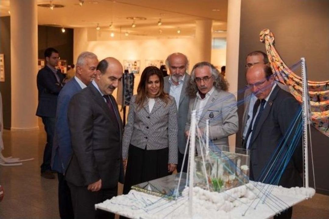 Mısır Ve Makarnadan Gece Elbisesi Yaptılar