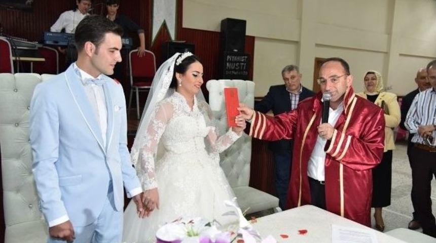 &Uuml;z&uuml;lmez, Kartepeliler&rsquo;in Mutluluğuna Ortak Oluyor