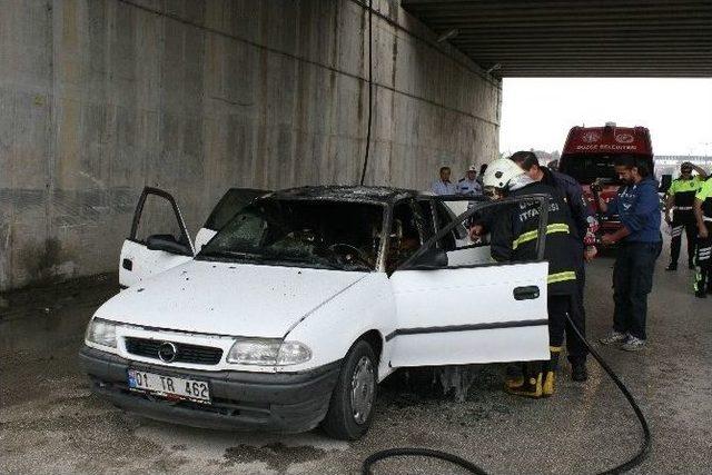 Otomobil Seyir Halindeyken Alev Aldı