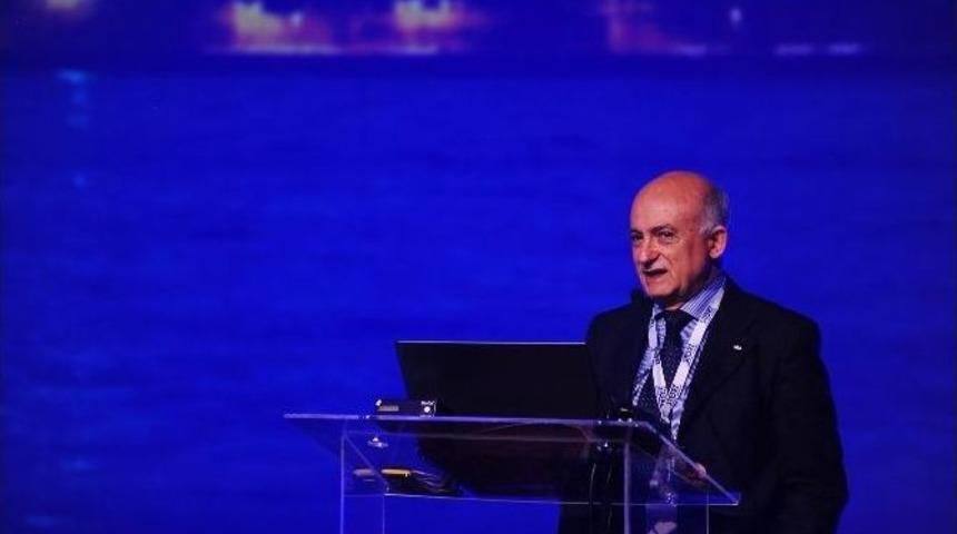 D&uuml;nyaca &Uuml;nl&uuml; Cerrahlar İstanbul&rsquo;da Buluştu