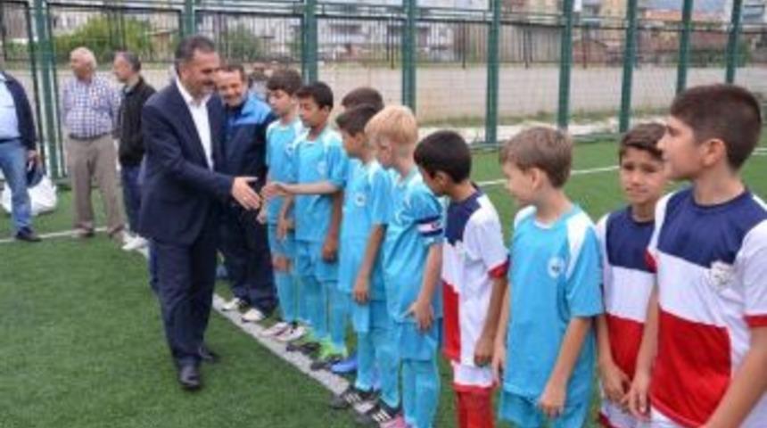 Yılmaz&rsquo;dan Minik Futbolculara Destek