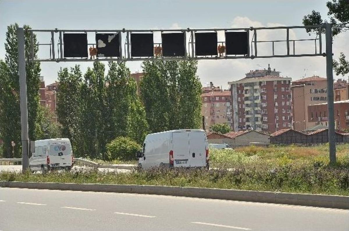 Birileri Bu Levhaları Uyarsın