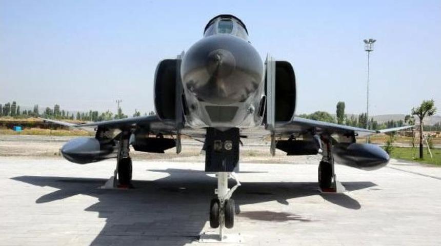 Bilim M&uuml;zesi&rsquo;Ne F-4 Savaş U&ccedil;ağı Kondu
