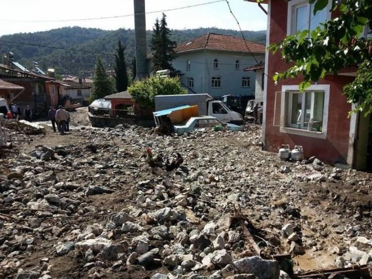 Kargı&rsquo;da Sel Suları Maksutlu K&ouml;y&uuml;n&uuml; Yerle Bir Etti