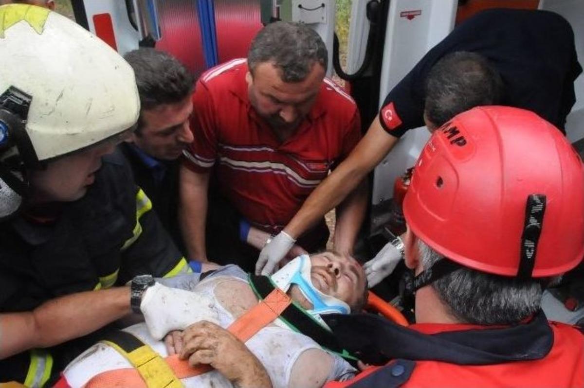 Kamyon 25 Metreden U&ccedil;uruma Yuvarladı: 1 Yaralı