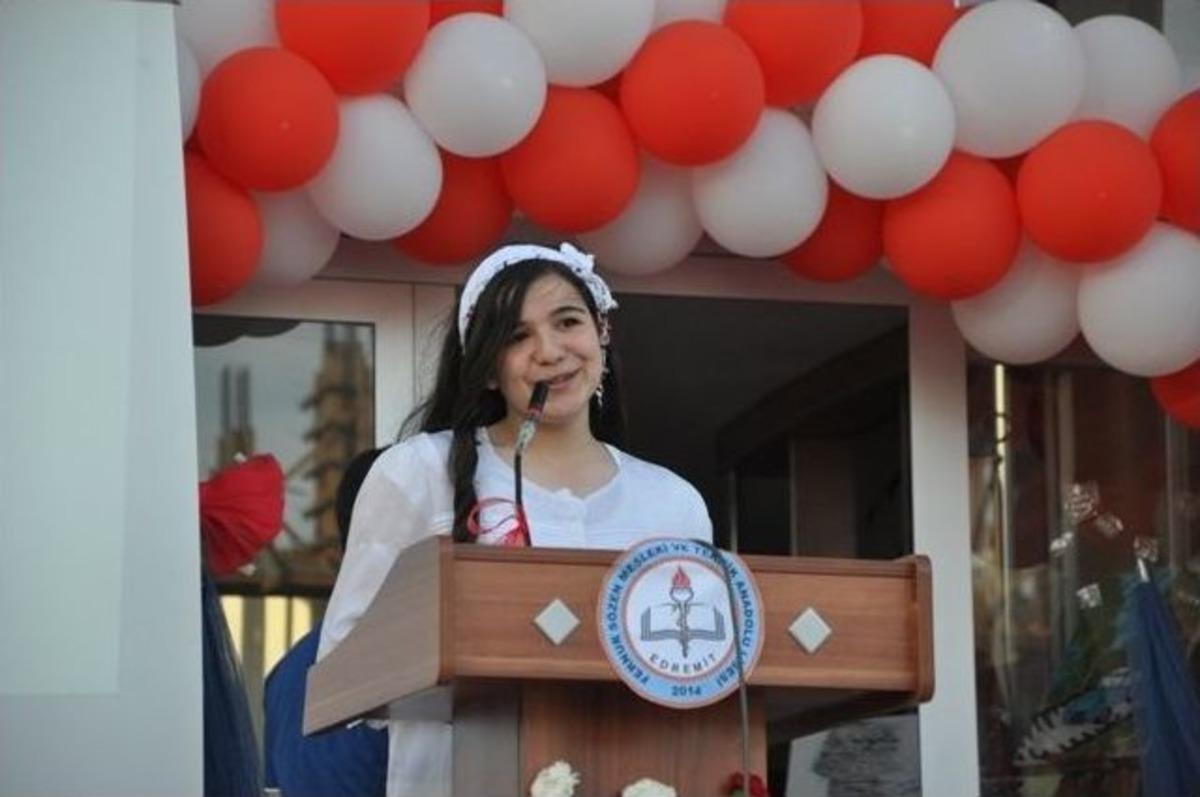 Edremit Fernur S&ouml;zen&rsquo;den Şiir Ve M&uuml;zik Programı