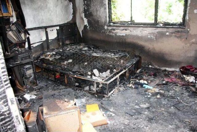 &Ouml;ğretmen, Evinde &Ccedil;ıkan Yangında &Ouml;ld&uuml; (2) 3