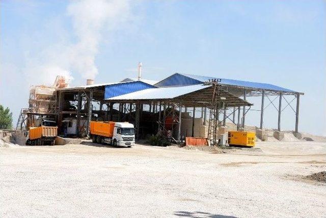 Asfalt &Uuml;retimi Devam Ediyor 1