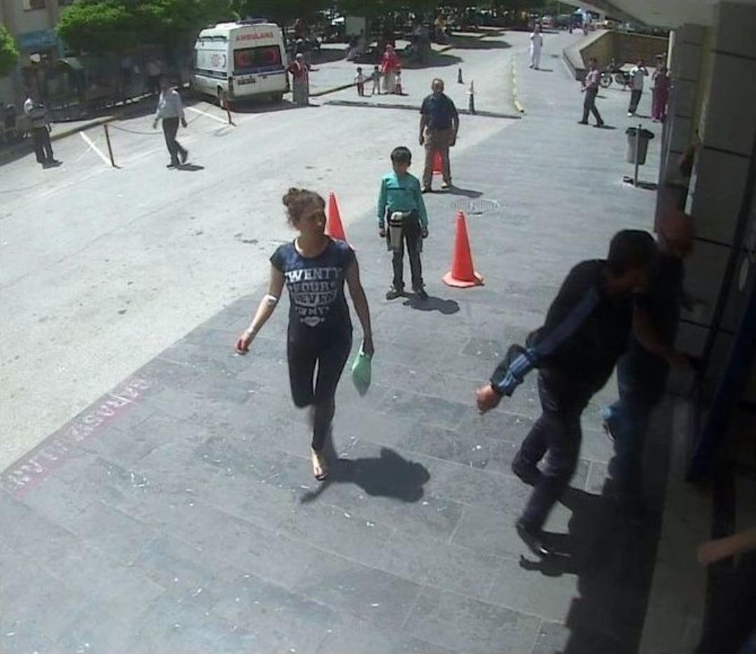 Gaziantep&rsquo;te Hastanede Bı&ccedil;aklı Saldırı Kamerada