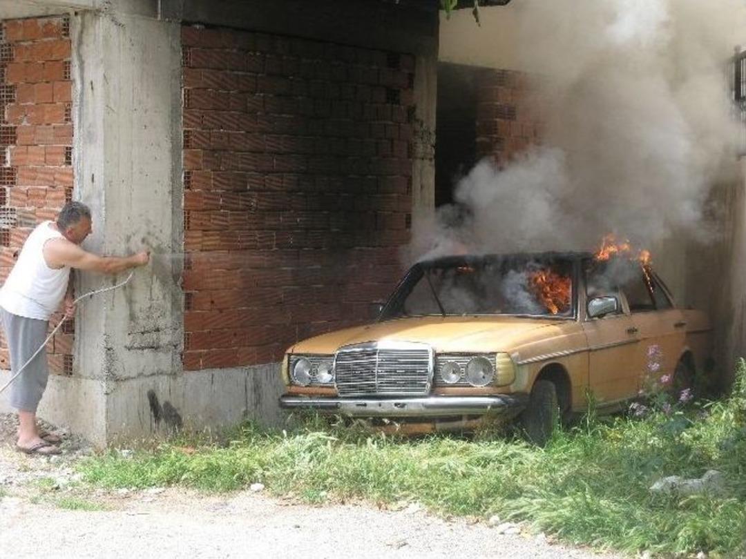 Tokat&rsquo;ta Park Halindeki Otomobil Yandı