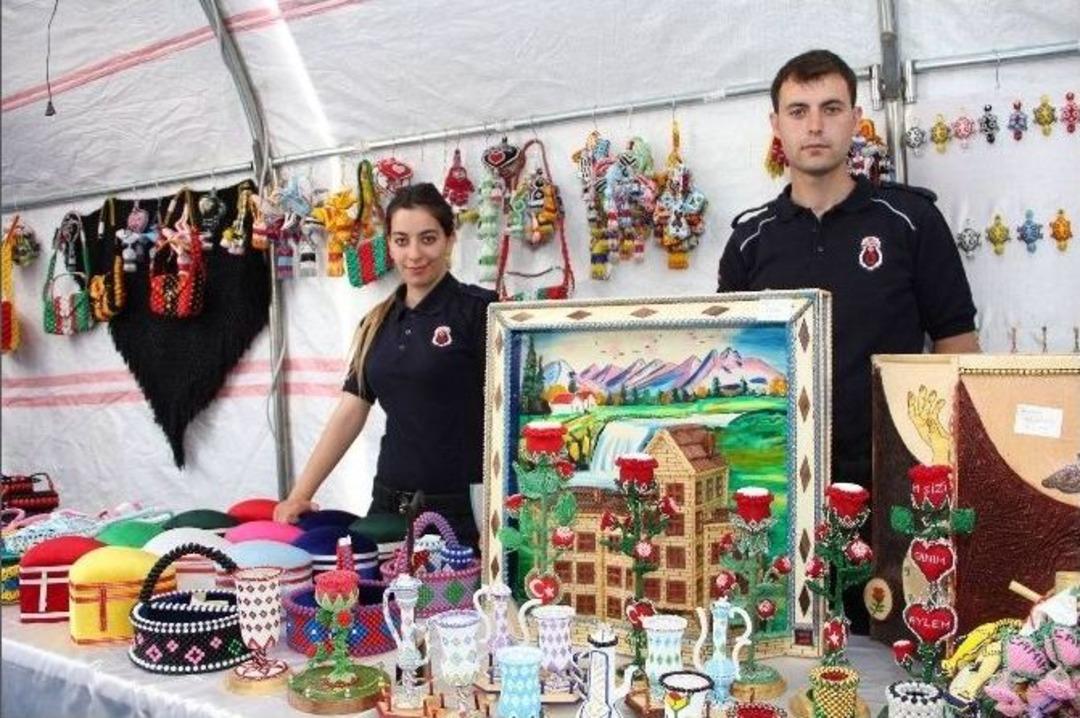 H&uuml;k&uuml;ml&uuml; Ve Tutuklulardan G&ouml;z Kamaştıran Sergi