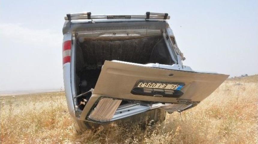 Şanlıurfa&rsquo;da Ara&ccedil; Şarampole Yuvarlandı