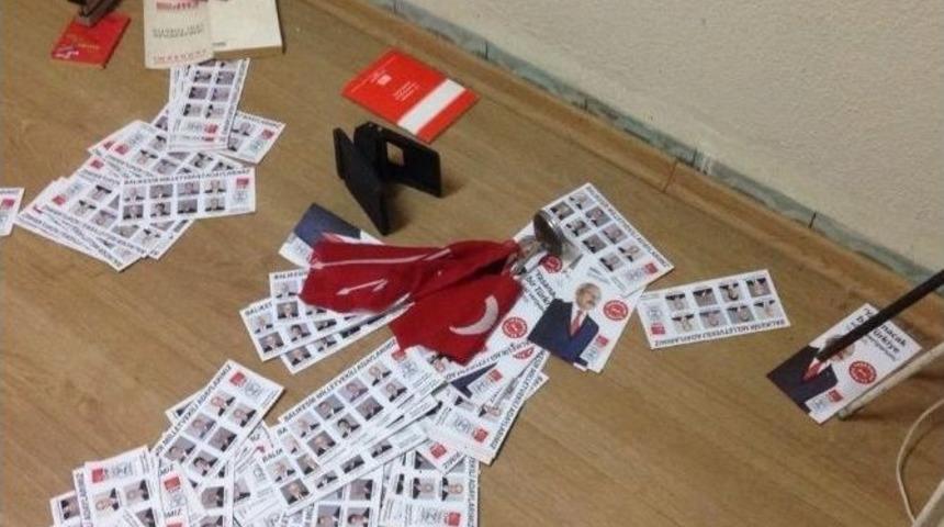 Balıkesir&rsquo;de Chp Temsilciliğine Saldırı