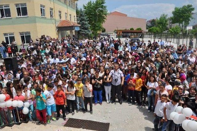 Boz&uuml;y&uuml;k Mehmet Akif Ersoy Ortaokulu&rsquo;nda Mezuniyet Programı 1