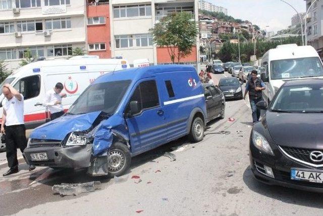 Kocaeli’de Zincirleme Kaza: 5 Yaralı