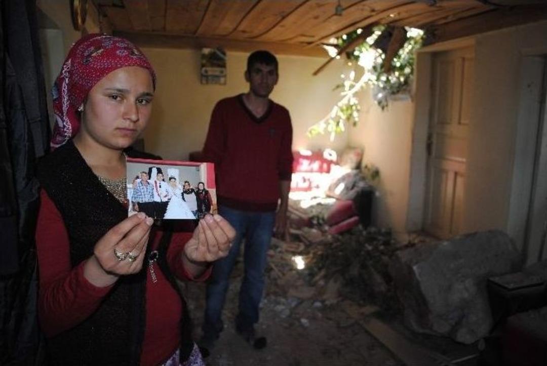 İlk Evlilik Yıl D&ouml;n&uuml;mlerinde Evlerine Kaya D&uuml;şt&uuml;