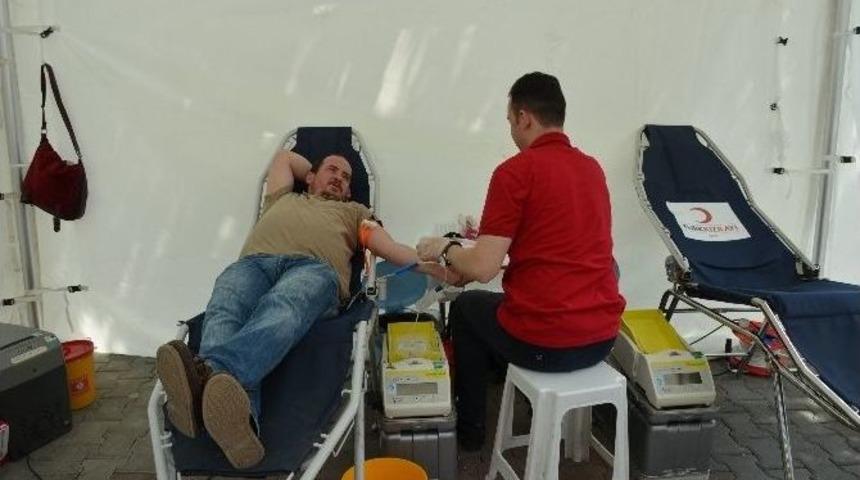 Kızılay&rsquo;dan Kan Bağışı Kampanyası Ve Fotoğraf Sergisi