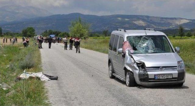 Otomobilin Çarptığı Motosikletli Çift Öldü