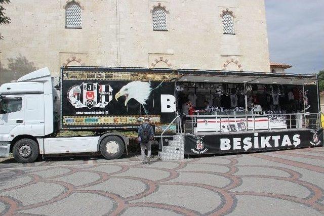 Beşiktaş’ın Gezici Mağazası Edirne’de