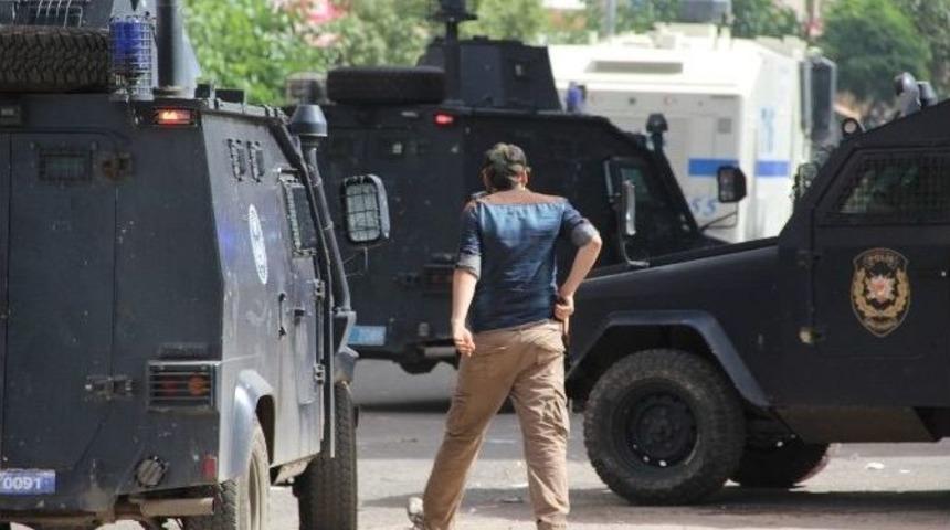 Diyarbakır&rsquo;daki Kanlı Saldırıda &Ouml;l&uuml; Sayısı 2&rsquo;ye Y&uuml;kseldi