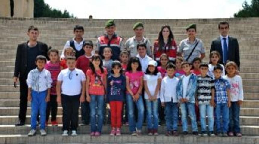 Jandarmadan Miniklere Anlamlı Jest