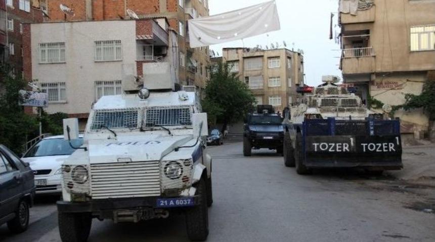 Apartmanın 5. Katına &Ccedil;ıkan Silahlı Grup 1 Kişiyi &Ouml;ld&uuml;rd&uuml;