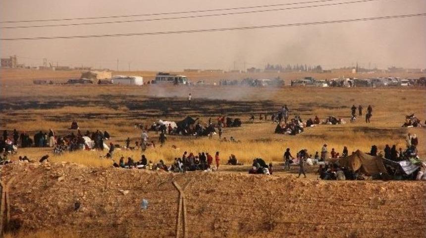 &Ccedil;atışmalardan Ka&ccedil;an Suriyeliler Sınıra Dayandı