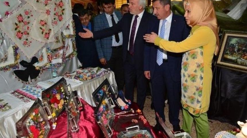 K&uuml;tahya Halk Eğitim Merkezi&rsquo;nden Yıl Sonu Sergisi