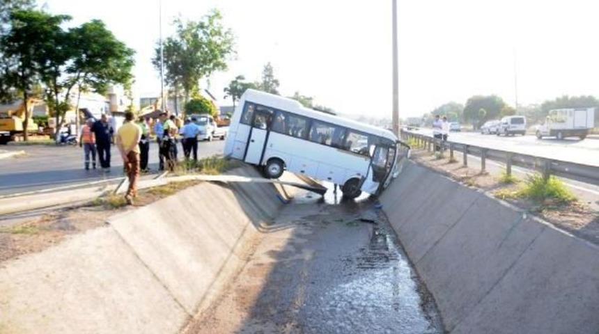 Otel Servis Midib&uuml;s&uuml; Kanala U&ccedil;tu: 6 Yaralı