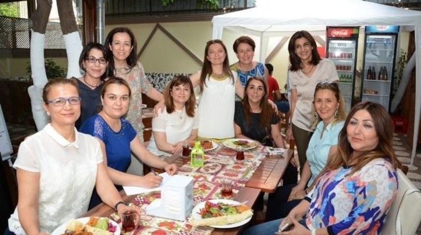 Kadın Hekimlerden &Ouml;ğrencilere Destek &Ccedil;ayı