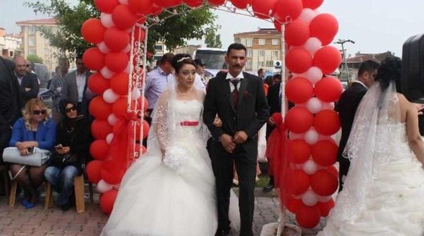 10 Yıl Sonra &Uuml;&ccedil; &Ccedil;ocukla D&uuml;ğ&uuml;n Yaptılar