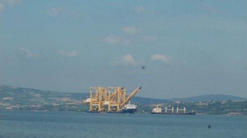 Liman Vinci Taşıyan Gemi &Ccedil;anakkale Boğazı&rsquo;ndan Ge&ccedil;ti