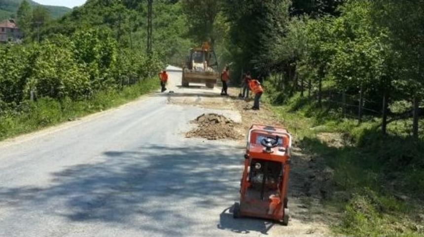 K&ouml;y Yollarında Yama &Ccedil;alışması Başladı