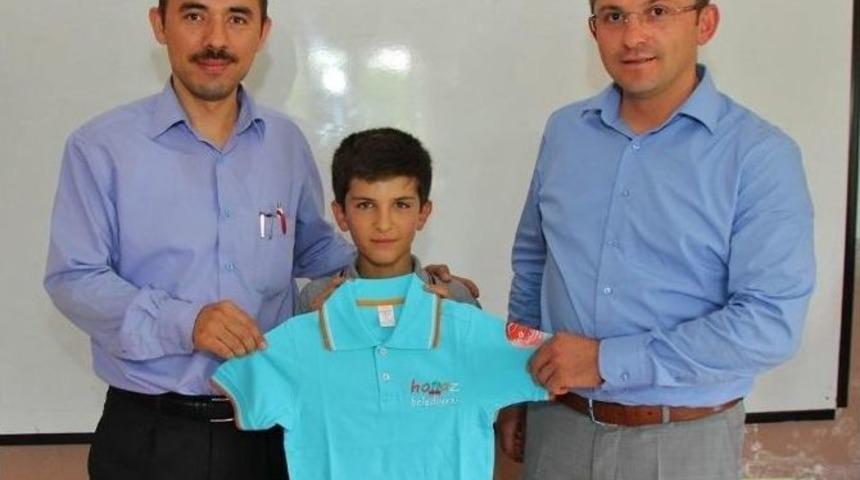 &Ouml;ğrencilere Karne Hediyesi Tiş&ouml;rt