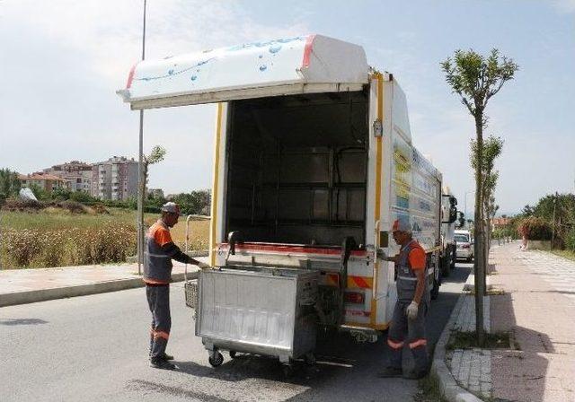 B&uuml;y&uuml;k&ccedil;ekmece&rsquo;de &Ccedil;&ouml;p Konteynerleri Dezenfekte Ediliyor 1