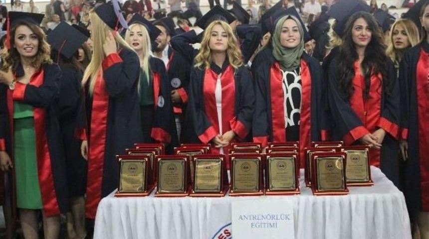 Er&uuml; Beden Eğitimi Ve Spor Y&uuml;ksekokulu 22. D&ouml;nem &Ouml;ğrencileri Mezun Oldu