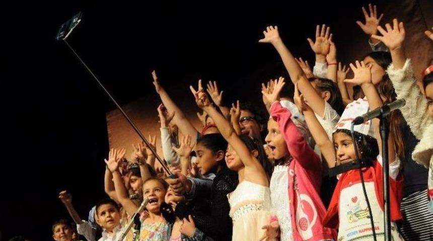 Kadınlar Tiyatro Kurdu, Sahneye &Ccedil;ıkıyor