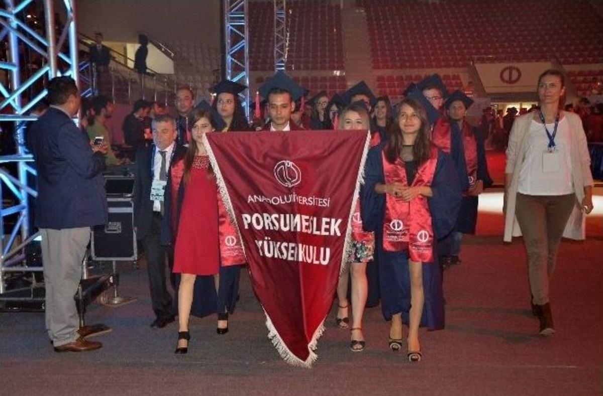 Anadolu &Uuml;niversitesi&rsquo;nde Mezuniyet Coşkusu Başladı